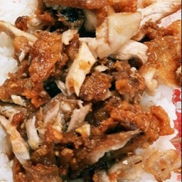 ข้าวไก่กรอบ-กระเทียมพริกไทย