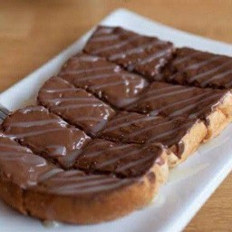 ขนมปังปิ้งนูเทลล่า + เม็ดช็อกโกแลต