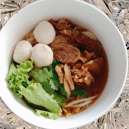 ก๋วยเตี๋ยวหมูตุ๋น the money me