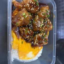 ข้าวไก่ป๊อปซอสญี่ปุ่นไข่ข้น