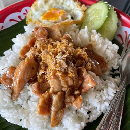 ทอดกระเทียม (ฟรีไข่)เพิ่มข้าวฟรี