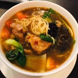 牛肉面  บะหมี่เนื้อตุ๋น