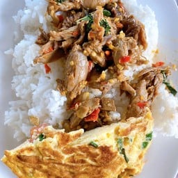 ข้าวราดผัดกะเพราเป็ด,ไข่เจียว