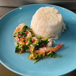 ข้าวกระเพรากุ้ง