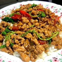 กระเพราหมูสับเป็นกับข้าว