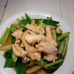 คะน้าผัดใส่ไก่