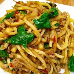 ผัดเผ็ดหน่อไม้เหลืองหั่นหมูสับ(ราดข้าว)