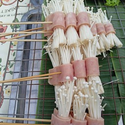 คุณเป้หมึกสดย่าง ตลาดแพไม้หัวหิน