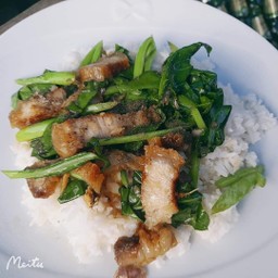 Crispy Pork Kale With Rice
