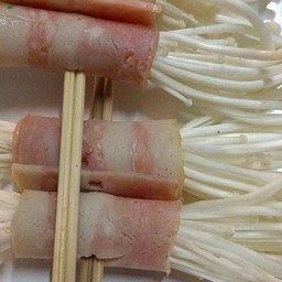 เบคอนพันเห็ดเข็มทอง