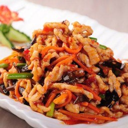 鱼香肉丝  หมูเส้นผักเผ็ด