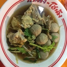 ก๋วยเตี๋ยวโกเด้ง หน้าวัดบางกร่าง