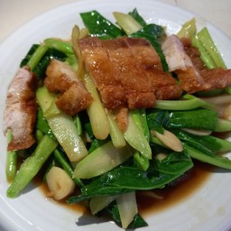 คะน้าหมูกรอบ