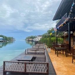 ถ้าทานที่ร้านก็รับวิวนี้ไปเลยครับ