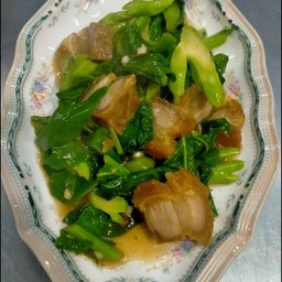 คน้าผัดหมูกรอบ