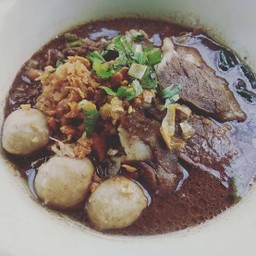 ก๋วยเตี๋ยวลูกชิ้นเนื้อสด น้ำตก