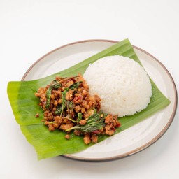 ข้าวกระเพราหมูสับผัดแห้ง IS AN