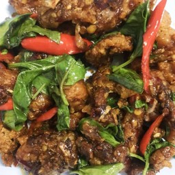 หมูกรอบผัดพริกแกง กับข้าว