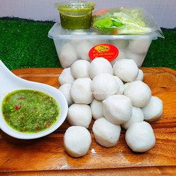 ยำลูกชิ้นปลา(กลม)