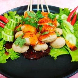 ลูกชิ้นปิ้งกะทิ  นพรัตน์