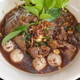 ก๋วยเตี๋ยวลูกชิ้นหมูสดน้ำตก