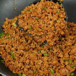 ข้าวหมูสับผัดพริกเผา