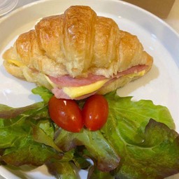 ครัวซองแฮมชีส