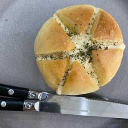 ขนมปังกระเทียมชีส