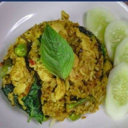 ข้าวผัดเขียวหวานเนื้อ