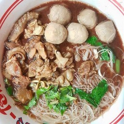 ก๋วยเตี๋ยวลูกชิ้นหมูสดน้ำตก(พิเศษ)