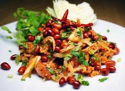 ยำแหนมสด ไส้กรอกย่าง by narin