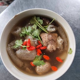 เยื่อไผ่ตุ๋นซี่โครงหมู