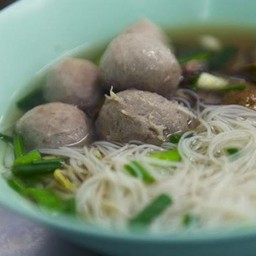 ก๋วยเตี๋ยวลูกชิ้นเนื้อ น้ำใส