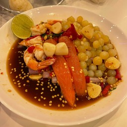 ยำแซลมอน+กุ้งสุก+ไข่ปลาริวกิว