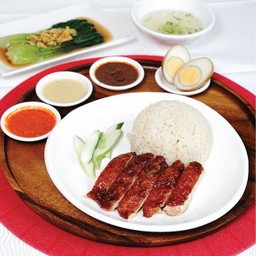 ชุดข้าวมันไก่ย่างสิงคโปร์+ไข่สมุนไพร+ผักกวางตุ้งซอสน้ำมันหอย