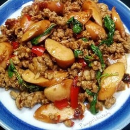 กะเพราหมูสับไส้กรอก