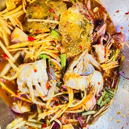 ยำมะม่วงปูม้าสด สูตรน้ำปลาร้า