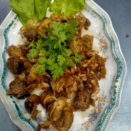 ไส้ตันทอดกระเทียมพริกไทย