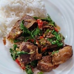 ข้าวผัดกะเพราเนื้อตุ๋น
