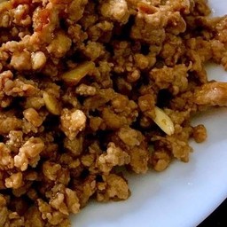 หมูสับกระเทียม (กับข้าว)