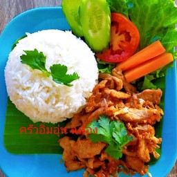 หมูทอดกระเทียมราดข้าว
