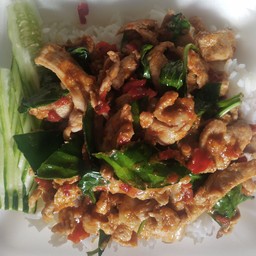 ผัดพริกแกงหมูเป็นกับข้าว