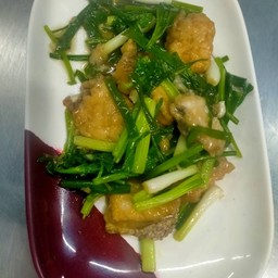 ปลาผัดคึ้นฉ่าย