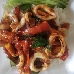 ผัดพริกแกงทะเลเป็นกับข้าว