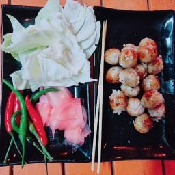 แม่ชุมพร ผัดกระเพราพริกแห้ง&ใส้กรอกอีสาน ลาดพร้าว 64 แยก 3