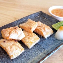 ท้องแซลม่อนย่างเกลือ