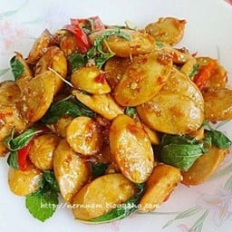 กะเพราไส้กรอกราดข้าว