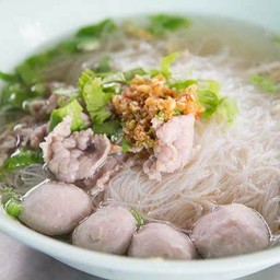 ก๋วยเตี๋ยวลูกชิ้นเนื้อสดน้ำใส(พิเศษ)