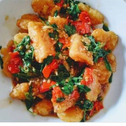 พลังใบ กะเพราปลาแพนกาเซียสดอร์ลี่(ปลาทะเล)