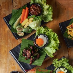 หมูแดดเดียวทอด+ชุดผักลวก